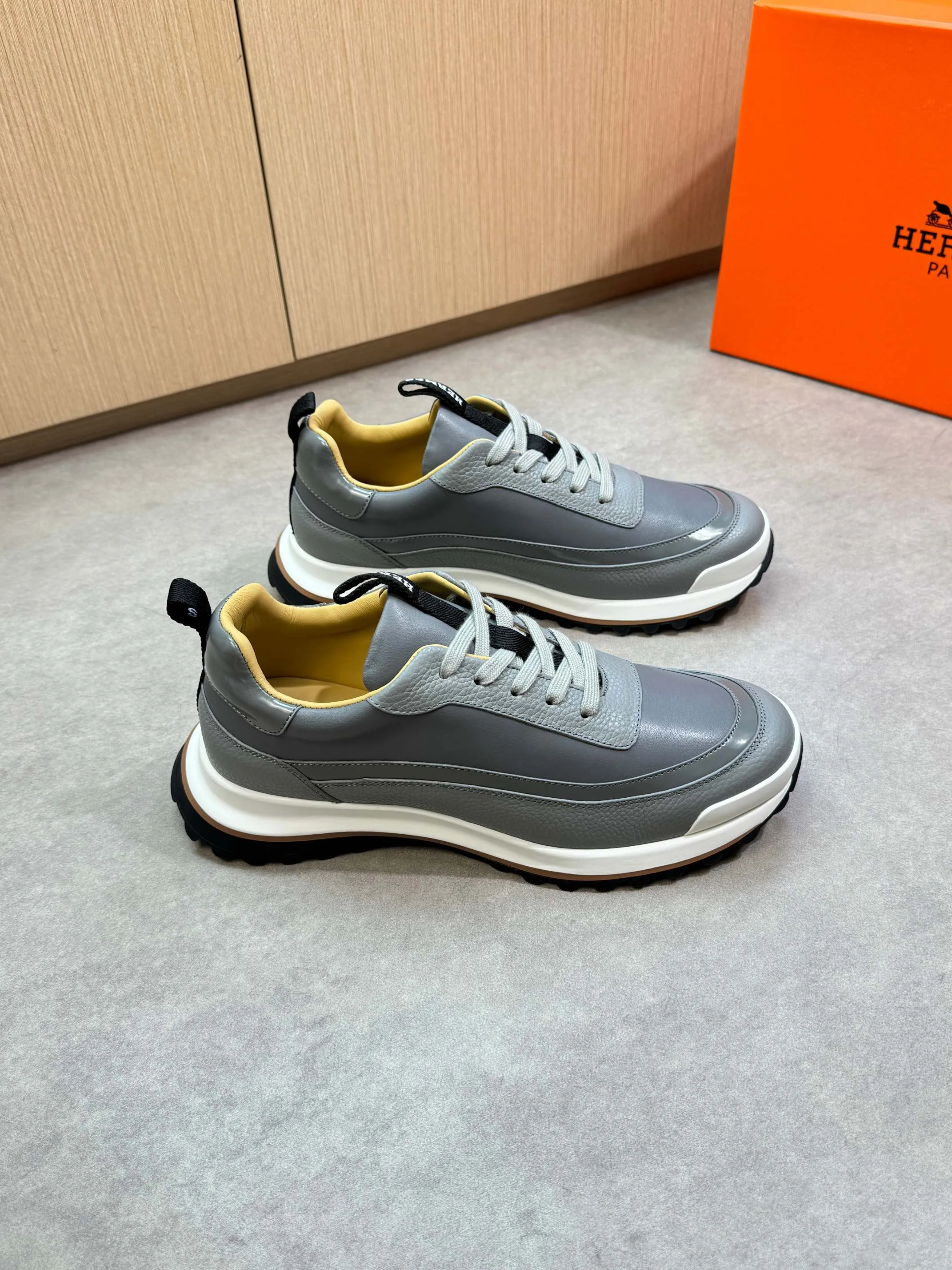 Men's shoes 💰800 [HERMES] Hermès - High-end quality original order·Casual sports shoes - Upper: 🔝 pebbled calfskin, Nappa calfskin, shoe body sewn with contrasting edge color, tongue, heel, brand logo webbing - Inner: water-dyed cowhide - Outsole: ultra-light T men's shoes 💰R·Rubber; two-color molded outsole -Ultra-high quality control·Fine workmanship: highlighted (high-end·nobility·grade) -Size: 39-44 (38, 45, can be customized)·H0118